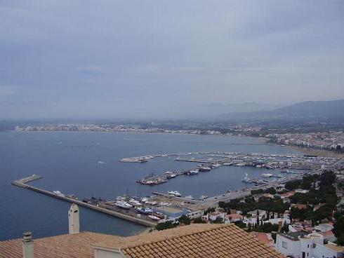 Baie de Rosas, vue au loin, sur Torroella de Mongri